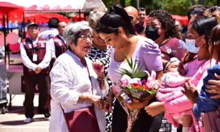 Apoyos entregados a las jefas de familia significan oportunidades de vida: Montserrat Caballero