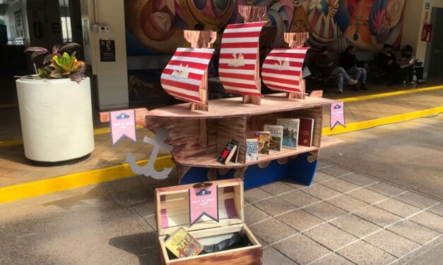 “En Tijuana leemos todos”: donan libros a preparatoria municipal