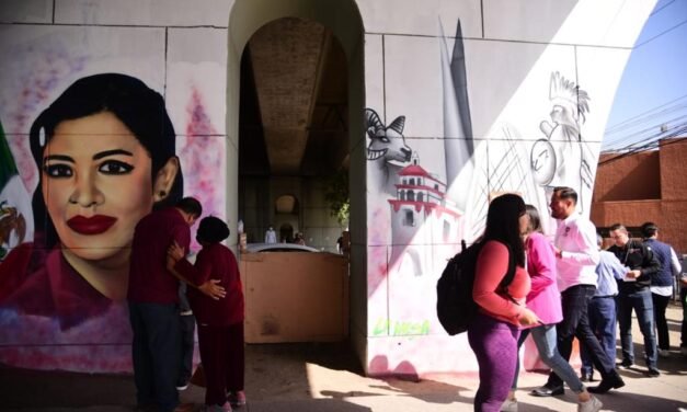 Vendedores ambulantes de la 5 y 10 reciben permisos oficiales