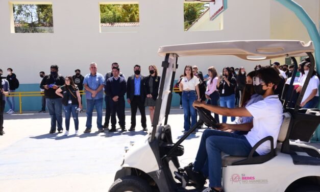 Estudiantes de la “Lázaro” experimentan con programa ”Si bebes, no manejes”