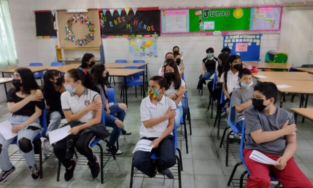 ¡Mantengamos las clases presenciales! Autoridades recuerdan continuar medidas anticovid para evitar nueva contingencia sanitaria