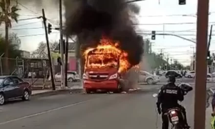 Precaución: reportan el incendio simultáneo de vehículos en Rosarito, Tijuana y Mexicali