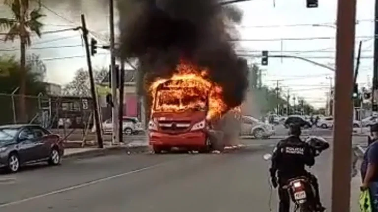 Precaución: reportan el incendio simultáneo de vehículos en Rosarito, Tijuana y Mexicali