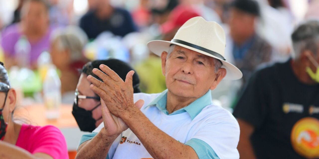 Festejan a más de 1000 abuelos en Tijuana