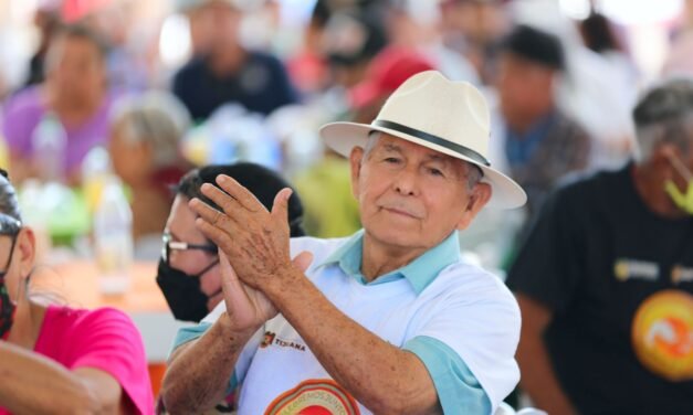 Festejan a más de 1000 abuelos en Tijuana