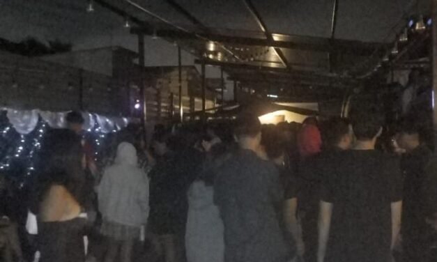 Clausuran fiesta clandestina con 200 menores de edad