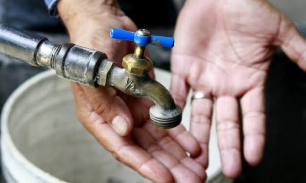 Falla deja a varias colonias sin agua 