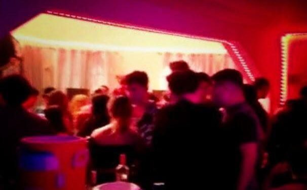 Clausuraron fiesta clandestina con jóvenes; pagaron 150 pesos 