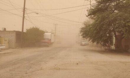 Por tormenta de arena, siguen sin luz usuarios de BC y Sonora