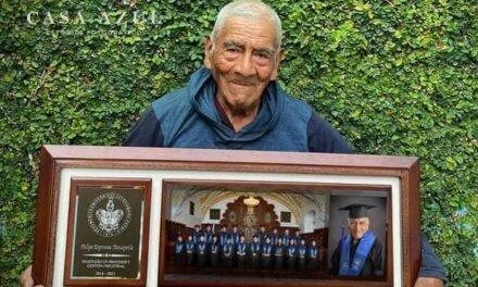 Abuelo mexicano se gradúa de ingeniero a los 84 años 