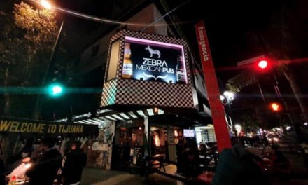 Tijuanenses se quejan por cierre de bar de Avenida Revolución