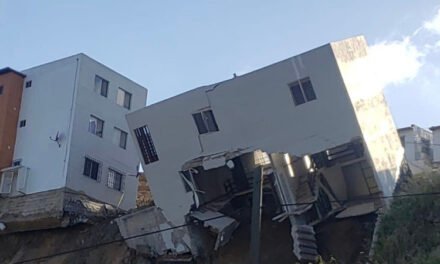 Colapsa edificio del fraccionamiento La Sierra sobre Bulevar Cuauhtémoc Sur