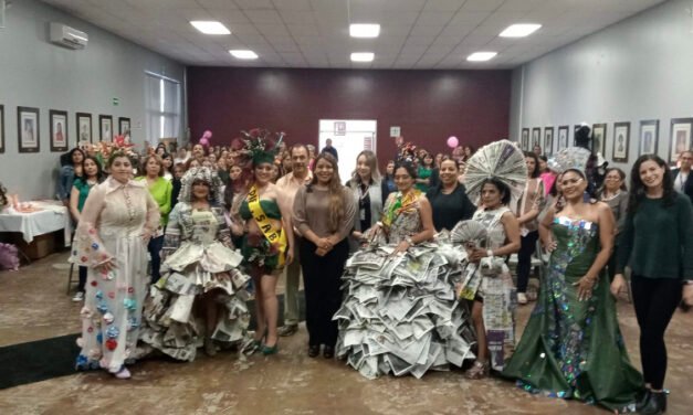 Celebran día del reciclaje con concurso de vestidos