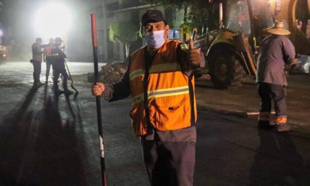 Avanza bacheo nocturno en Zona Centro