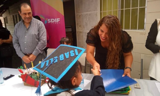 886 niños se gradúan del preescolar DIF
