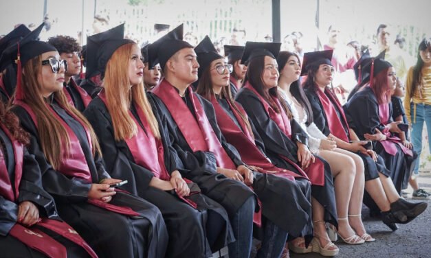 CONCLUYEN PREPARATORIA ABIERTA 510 ESTUDIANTES AFECTADOS POR ESCUELAS IRREGULARES 