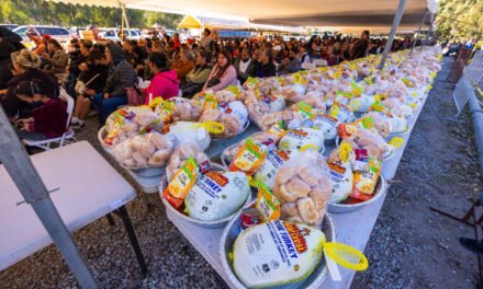 Mil familias tijuanenses reciben cena navideña