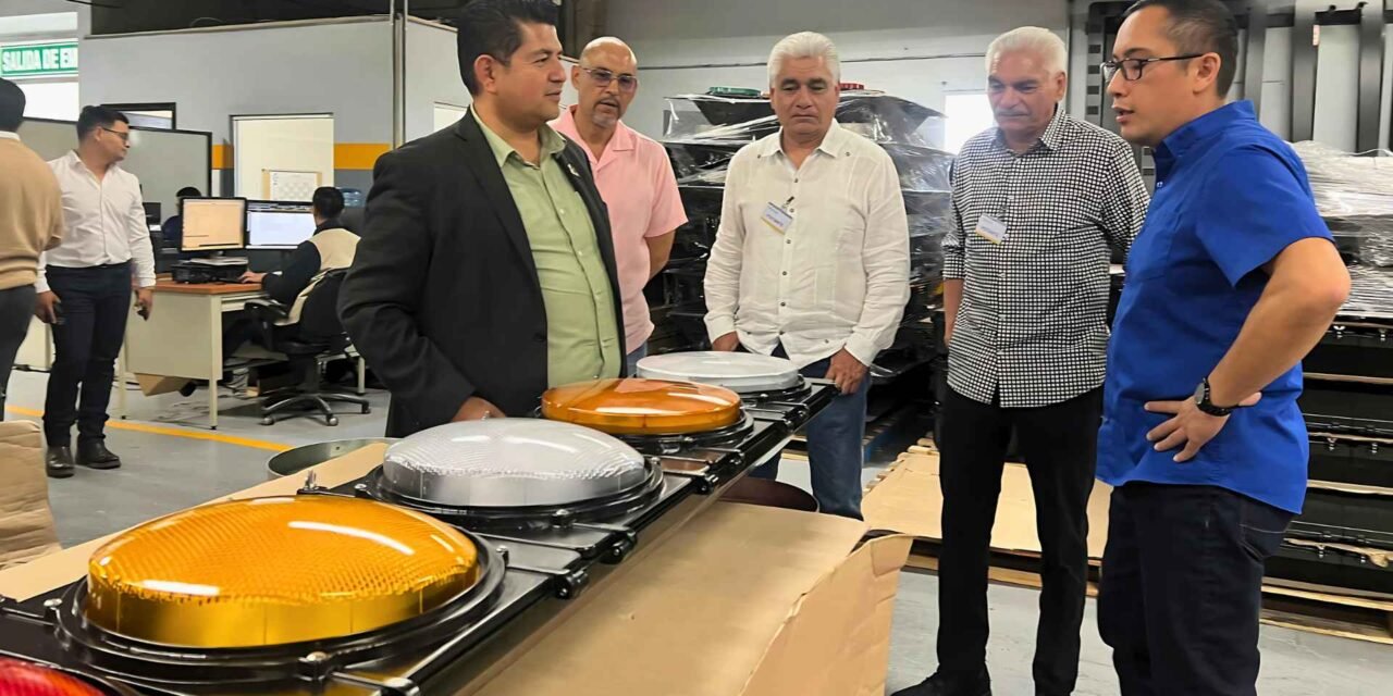 SEMOVIS CAPACITA A SU EQUIPO PARA MEJORAR EL MANEJO DE SEMÁFOROS EN TIJUANA