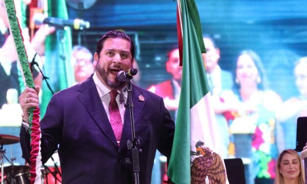 Tijuana gritó ¡Viva México! con Ismael Burgueño al frente del CCXV Aniversario de la Independencia