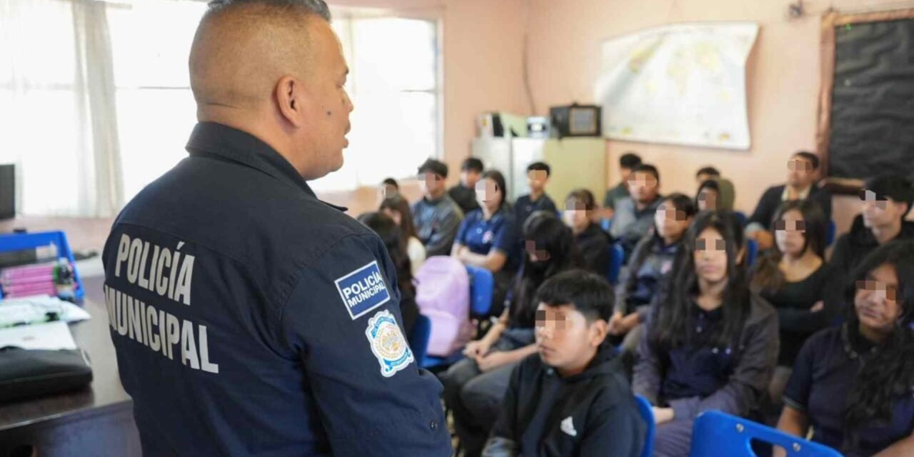 LA POLICÍA DE TIJUANA LLEVA MENSAJE DE RESPETO Y PREVENCIÓN A JÓVENES DE CAMINO VERDE