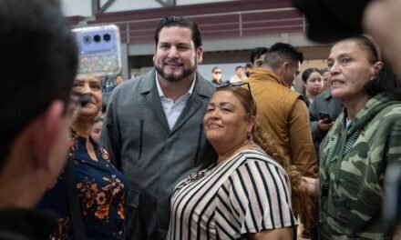 ISMAEL BURGUEÑO ENTREGA APOYOS ECONÓMICOS A FAMILIAS Y ASOCIACIONES CIVILES EN TIJUANA