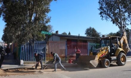 AYUNTAMIENTO DE TIJUANA REFUERZA LA SEGURIDAD EN PLANTELES ESCOLARES CON JORNADAS DE LIMPIEZA Y ALUMBRADO