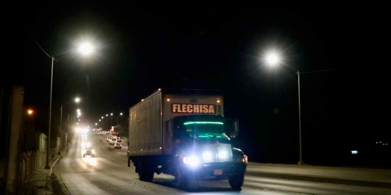 INSTALAN 119 LUMINARIAS LED EN VÍA RÁPIDA ORIENTE PARA MEJORAR SEGURIDAD Y VISIBILIDAD