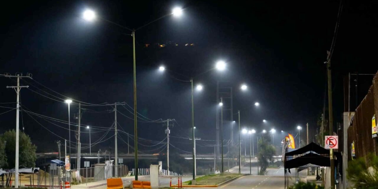ILUMINAN LA VÍA RÁPIDA ORIENTE EN TIJUANA: INSTALAN 119 LUMINARIAS LED EN ZONA DE ALTO TRÁNSITO