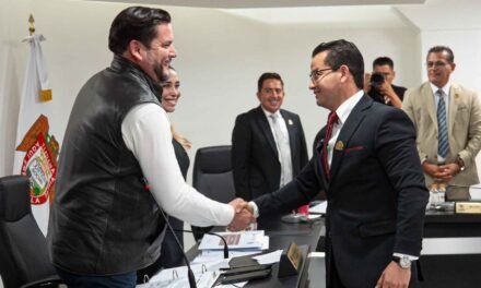 Relevo generacional en Tijuana: Ismael Burgueño pide licencia y Abdiel Gutiérrez rinde protesta