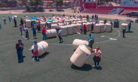 REGALAN TINACOS PARA ALMACENAR AGUA EN TIJUANA