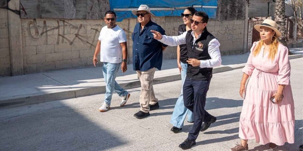 Supervisa alcalde de Tijuana obra de pavimentación en el Ejido Francisco Villa