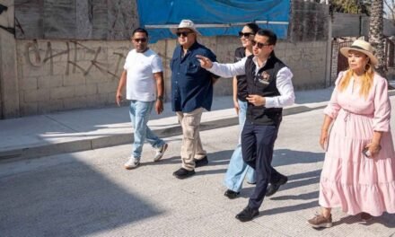 Supervisa alcalde de Tijuana obra de pavimentación en el Ejido Francisco Villa