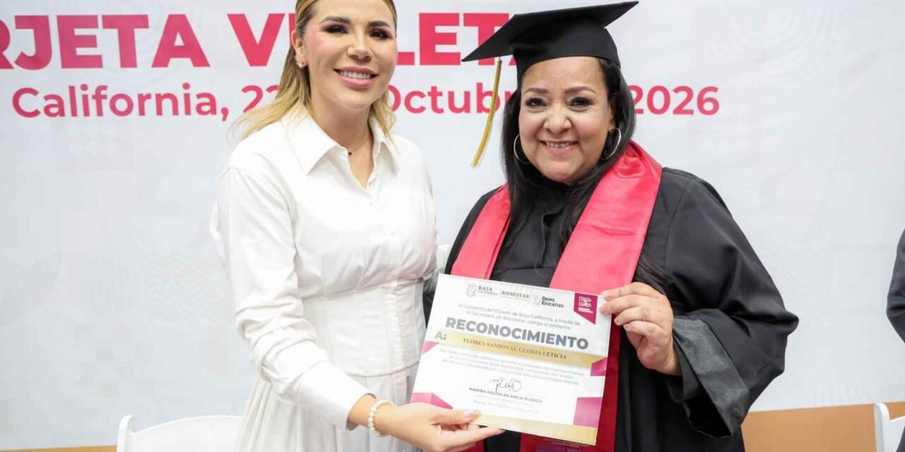 Concluye octava generación de beneficiarias de Tarjeta Violeta sus estudios de preparatoria