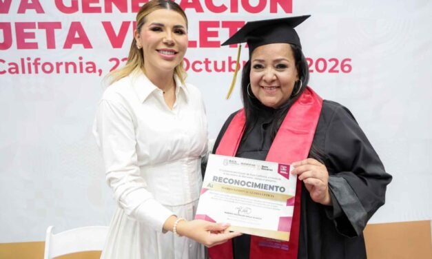 Concluye octava generación de beneficiarias de Tarjeta Violeta sus estudios de preparatoria